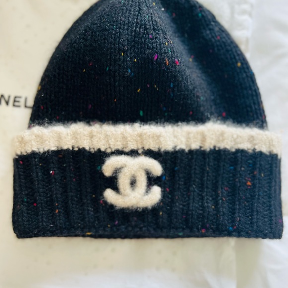 Cashmere Logo CHANEL Beanie - Picture 4 of 4